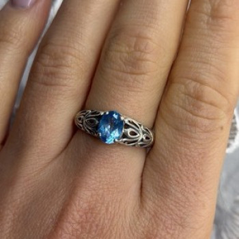 925 Sterling Silver Blue Topaz Ring Size 8