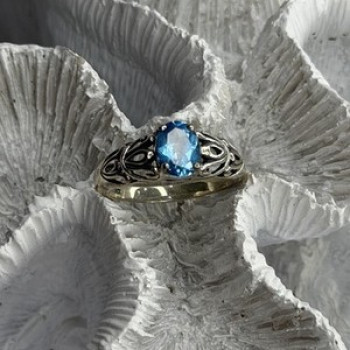 925 Sterling Silver Blue Topaz Ring Size 8