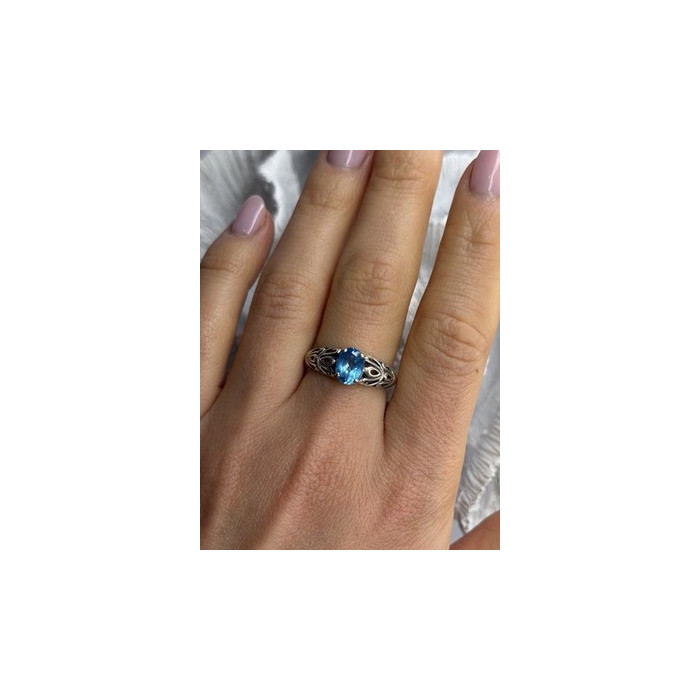 925 Sterling Silver Blue Topaz Ring Size 8