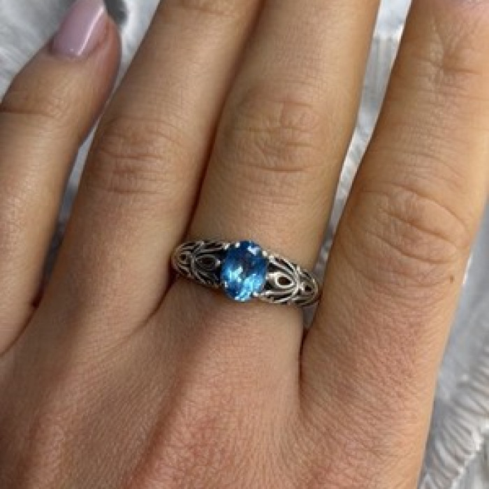 925 Sterling Silver Blue Topaz Ring Size 8