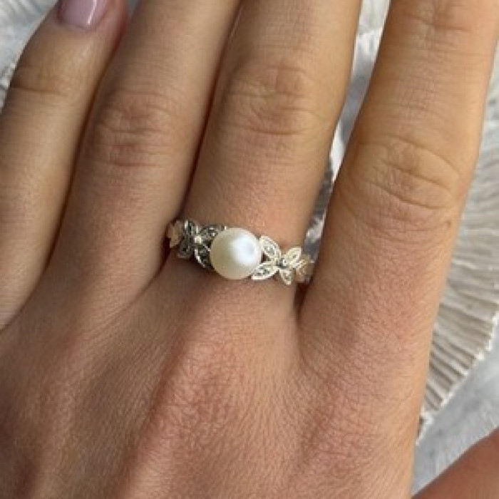 Lovely 925 Sterling Silver Pearl & Beryl Ring Size 10