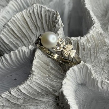 Lovely 925 Sterling Silver Pearl & Beryl Ring Size 10