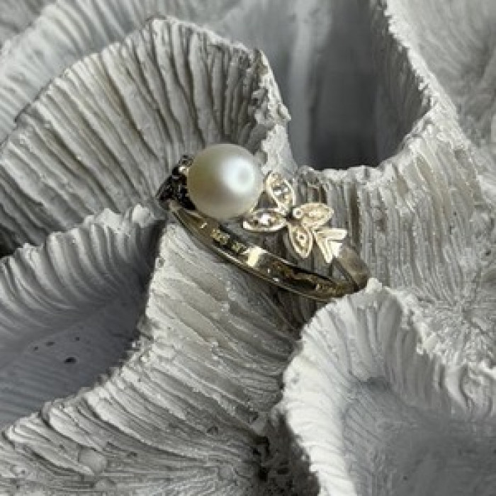 Lovely 925 Sterling Silver Pearl & Beryl Ring Size 10