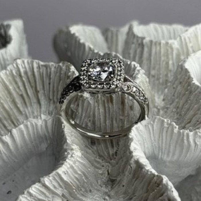 Shiny 925 Sterling Silver Cz Ring Size 10