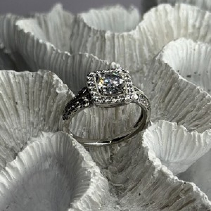 Shiny 925 Sterling Silver Cz Ring Size 10