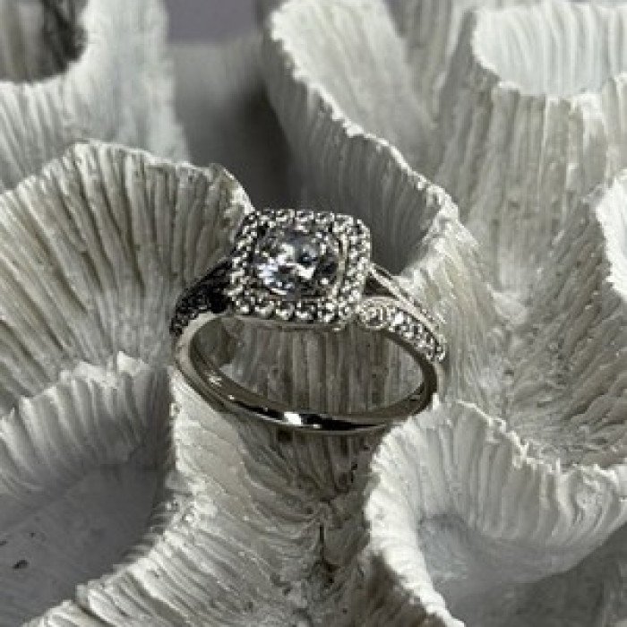 Shiny 925 Sterling Silver Cz Ring Size 10