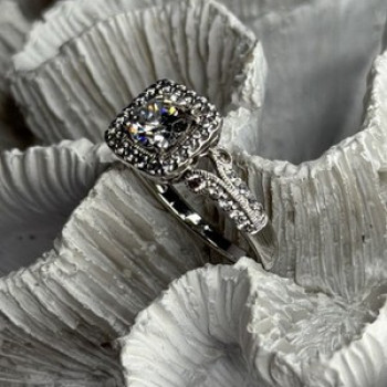 Shiny 925 Sterling Silver Cz Ring Size 10