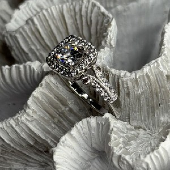 Shiny 925 Sterling Silver Cz Ring Size 10
