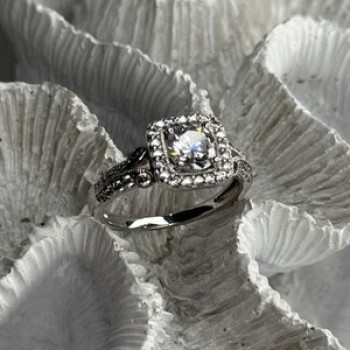 Shiny 925 Sterling Silver Cz Ring Size 10