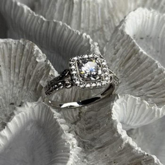Shiny 925 Sterling Silver Cz Ring Size 10