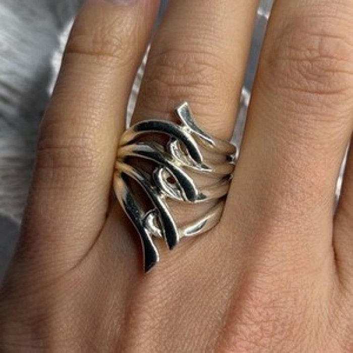 Unique Design 925 Sterling Silver Ring Size 7