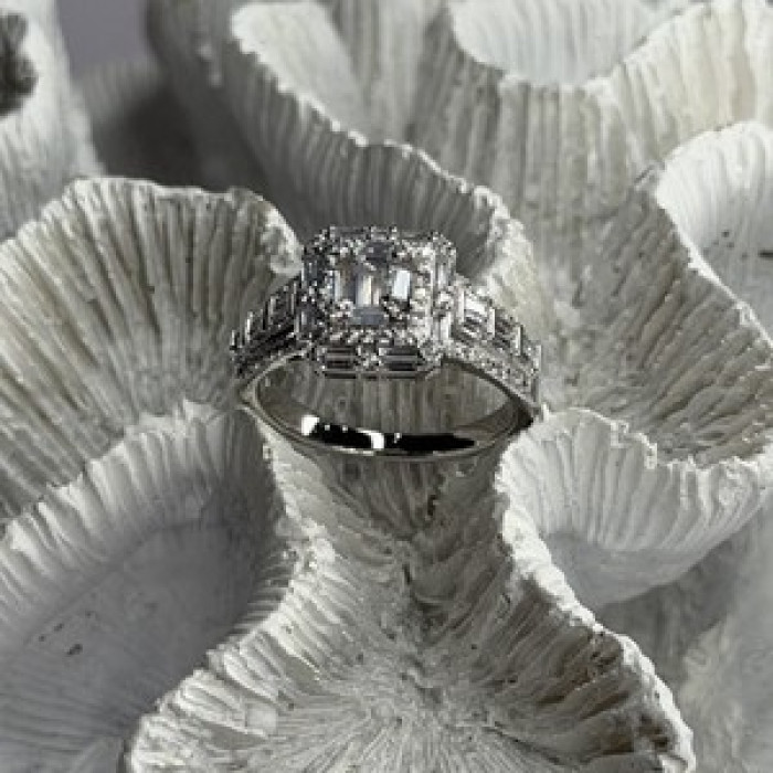 Beautiful Shiny 925 Sterling Silver Cz Ring Size 10