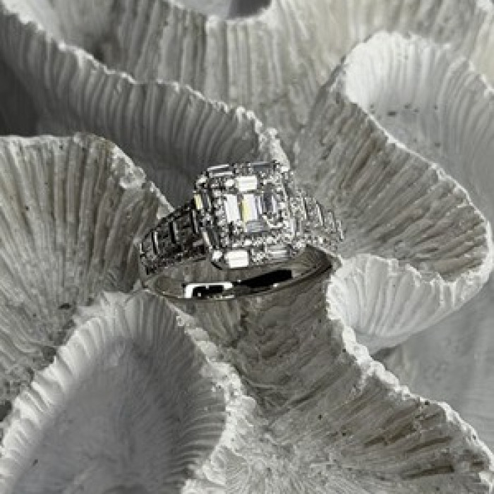 Beautiful Shiny 925 Sterling Silver Cz Ring Size 10