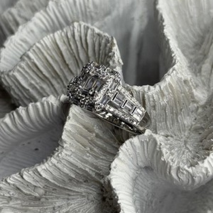 Beautiful Shiny 925 Sterling Silver Cz Ring Size 10