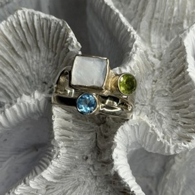 925 Sterling Silver Abalone &Peridot & Topaz Ring Size 8