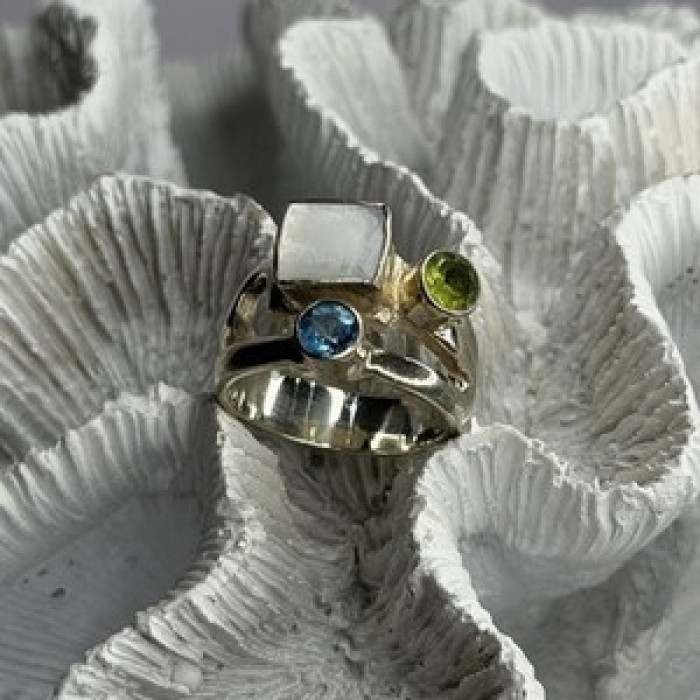 925 Sterling Silver Abalone &Peridot & Topaz Ring Size 8