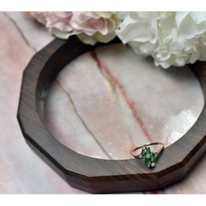 10K Yellow Gold Emerald & Diamonds Ring Size 6.75