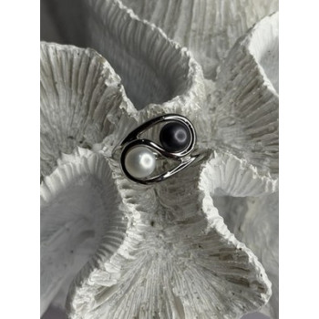 925 Sterling Silver White & Black Pearls Ring Size 6