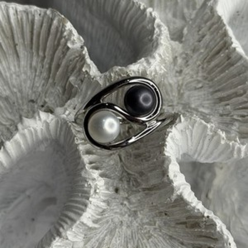925 Sterling Silver White & Black Pearls Ring Size 6