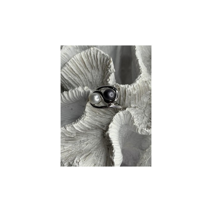 925 Sterling Silver White & Black Pearls Ring Size 6