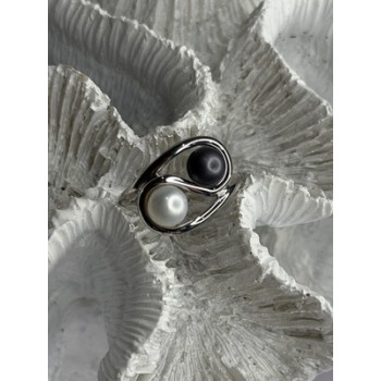 925 Sterling Silver White & Black Pearls Ring Size 6