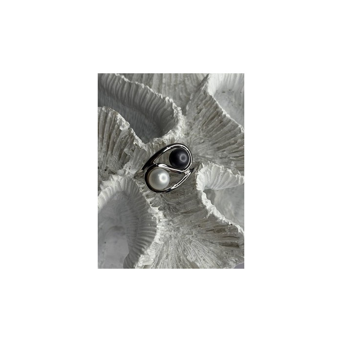 925 Sterling Silver White & Black Pearls Ring Size 6