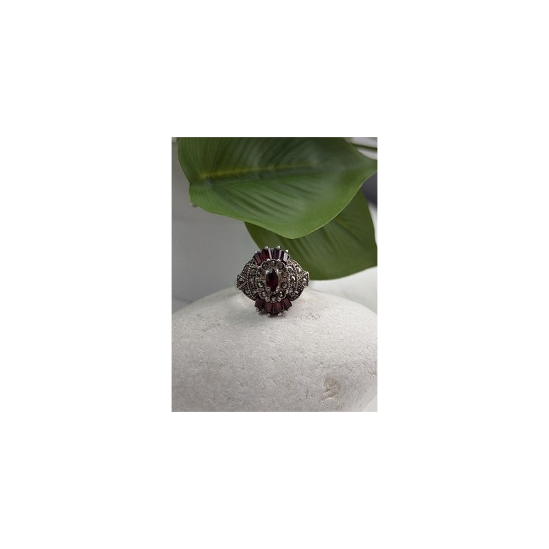 925 Sterling Silver Garnet & Marcasite Ring Size 6.5