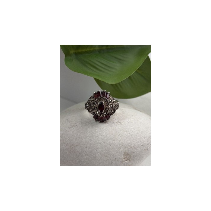 925 Sterling Silver Garnet & Marcasite Ring Size 6.5