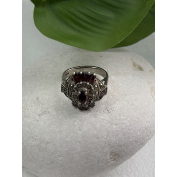 925 Sterling Silver Garnet & Marcasite Ring Size 6.5
