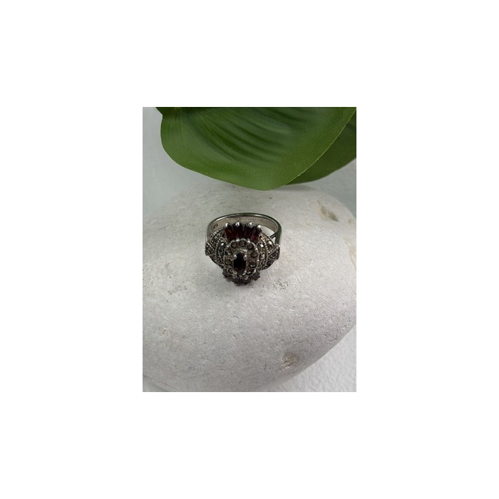 925 Sterling Silver Garnet & Marcasite Ring Size 6.5