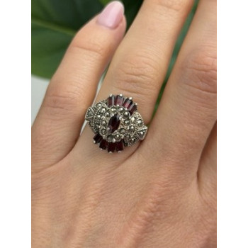 925 Sterling Silver Garnet & Marcasite Ring Size 6.5
