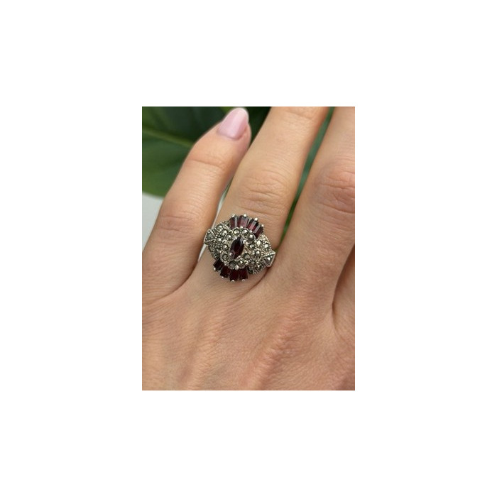 925 Sterling Silver Garnet & Marcasite Ring Size 6.5