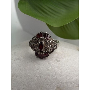 925 Sterling Silver Garnet & Marcasite Ring Size 6.5