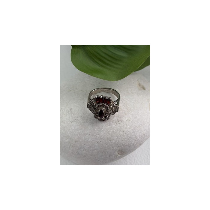 925 Sterling Silver Garnet & Marcasite Ring Size 6.5