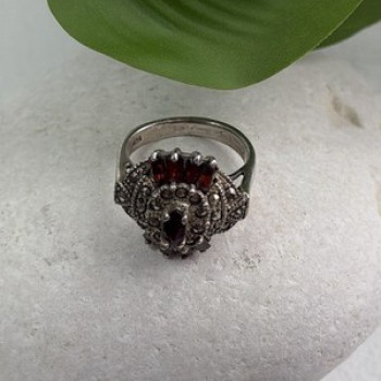 925 Sterling Silver Garnet & Marcasite Ring Size 6.5