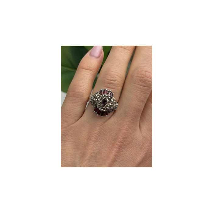 925 Sterling Silver Garnet & Marcasite Ring Size 6.5