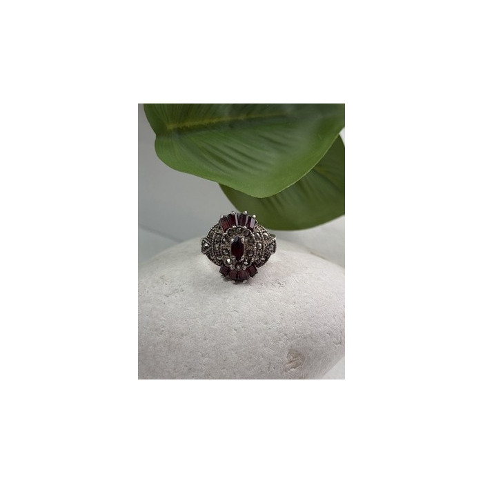 925 Sterling Silver Garnet & Marcasite Ring Size 6.5