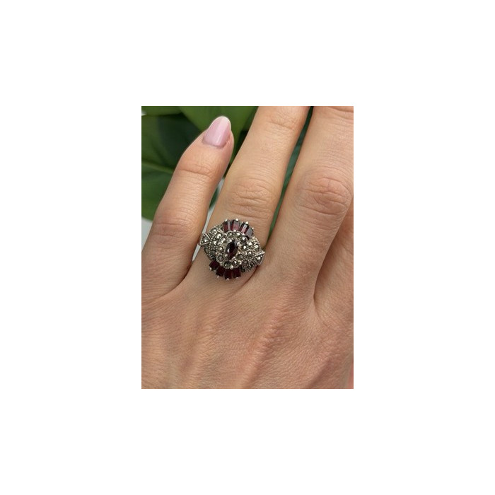 925 Sterling Silver Garnet & Marcasite Ring Size 6.5