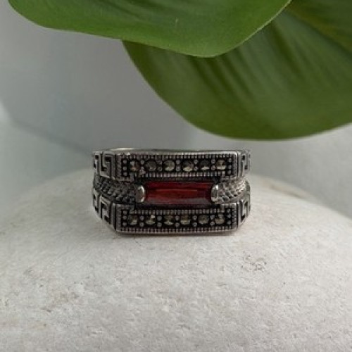 Men's  925 Sterling Silver Garnet & Marcasite Ring Size 10