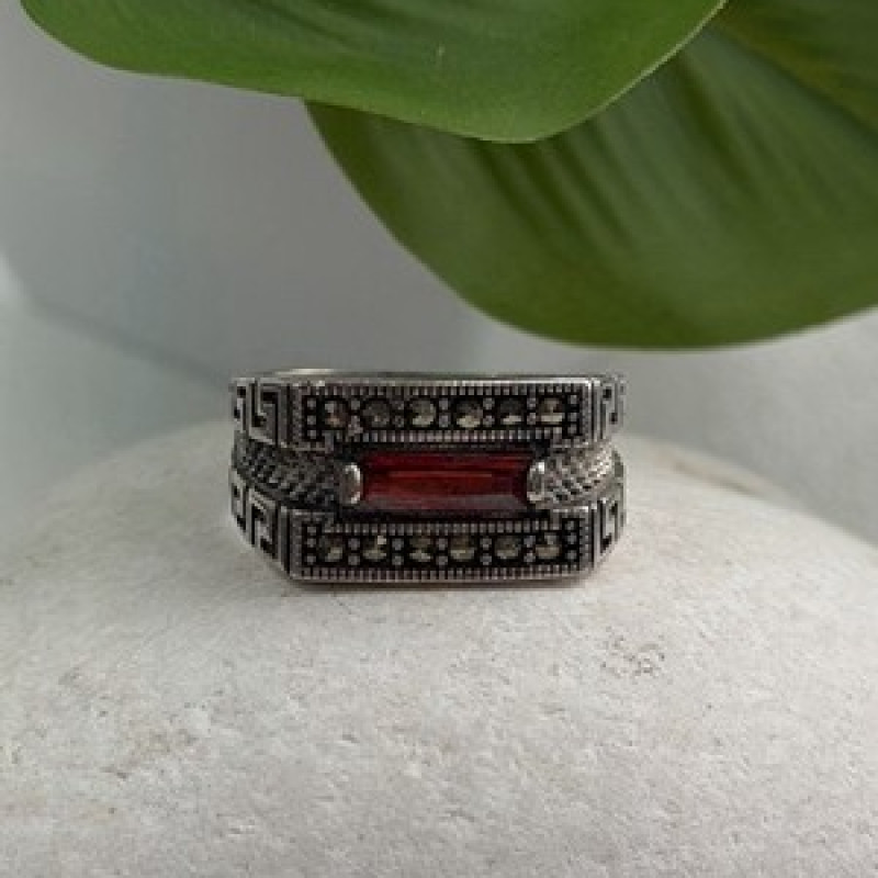 Men's  925 Sterling Silver Garnet & Marcasite Ring Size 10
