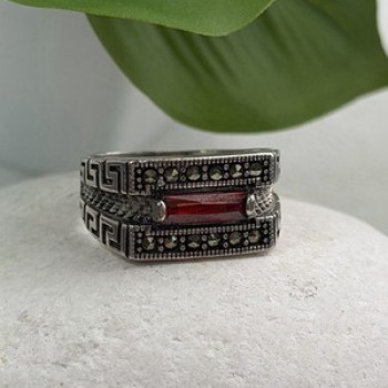 Men's  925 Sterling Silver Garnet & Marcasite Ring Size 10