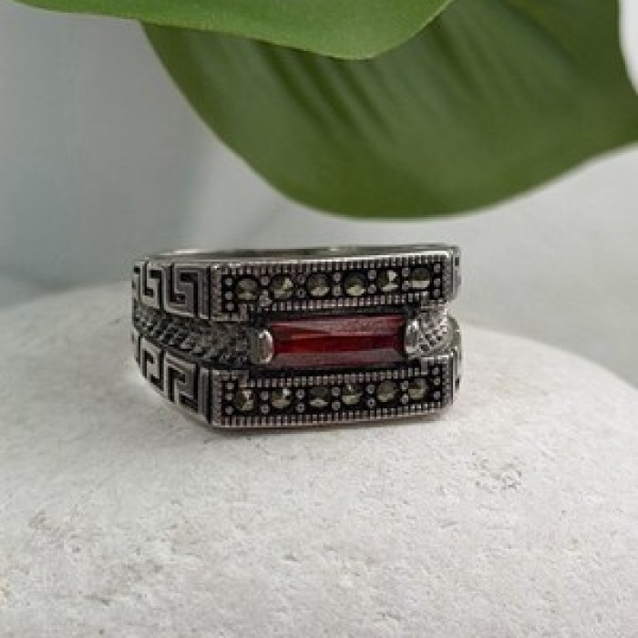 Men's  925 Sterling Silver Garnet & Marcasite Ring Size 10