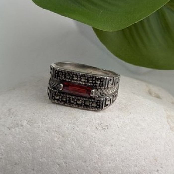 Men's  925 Sterling Silver Garnet & Marcasite Ring Size 10