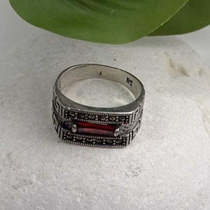 Men's  925 Sterling Silver Garnet & Marcasite Ring Size 10