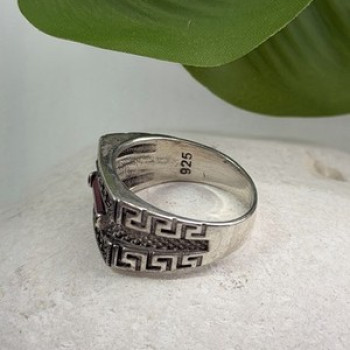 Men's  925 Sterling Silver Garnet & Marcasite Ring Size 10