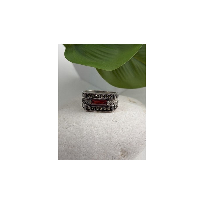 Men's  925 Sterling Silver Garnet & Marcasite Ring Size 10