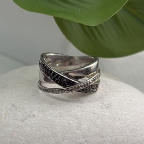 925 Sterling Silver Black & White Spinel Ring Size 6