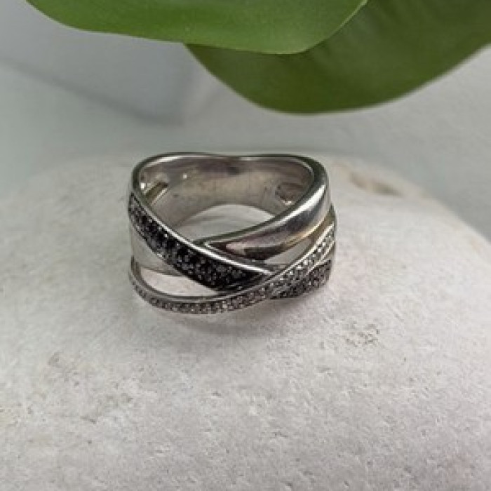 925 Sterling Silver Black & White Spinel Ring Size 6