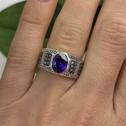 925 Sterling Silver Amethyst & Marcasite Ring Size 6.5