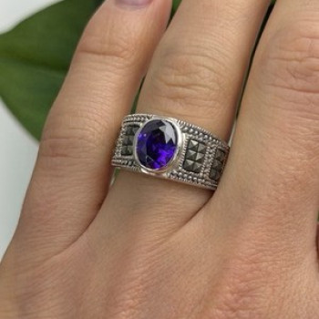 925 Sterling Silver Amethyst & Marcasite Ring Size 6.5